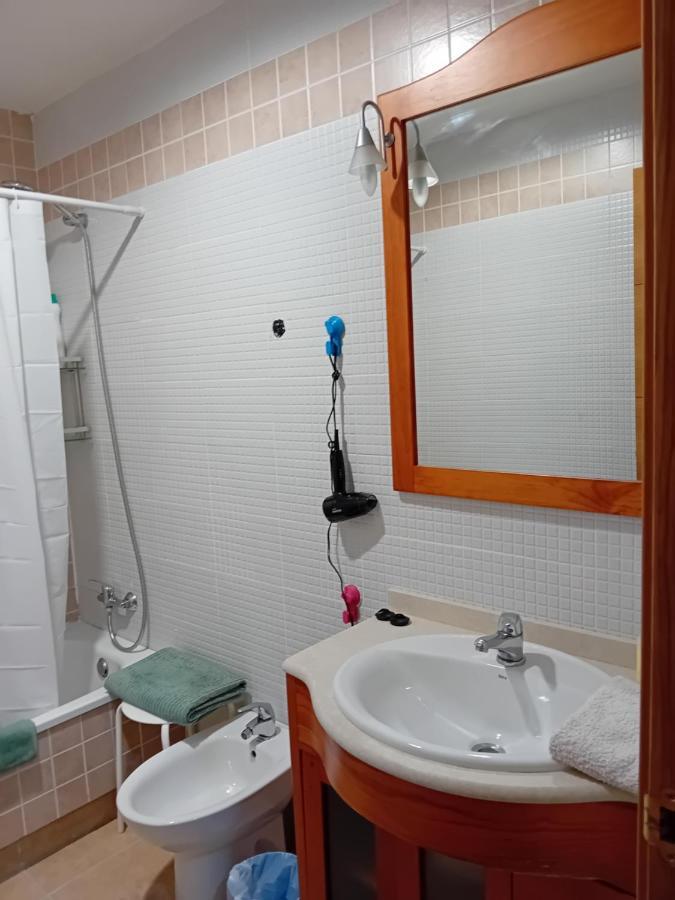 Habitaciones Individuales Wifi Tv Microondas Cerca Del Aeropuerto Madrid Habitacion Grande Wc Privado O Habitacion Pequena Wc Compartido Muy Tranquilas Bien Comunicadas Tren Metro Bus Facil Aparcamiento San Sebastián de los Reyes Exterior foto