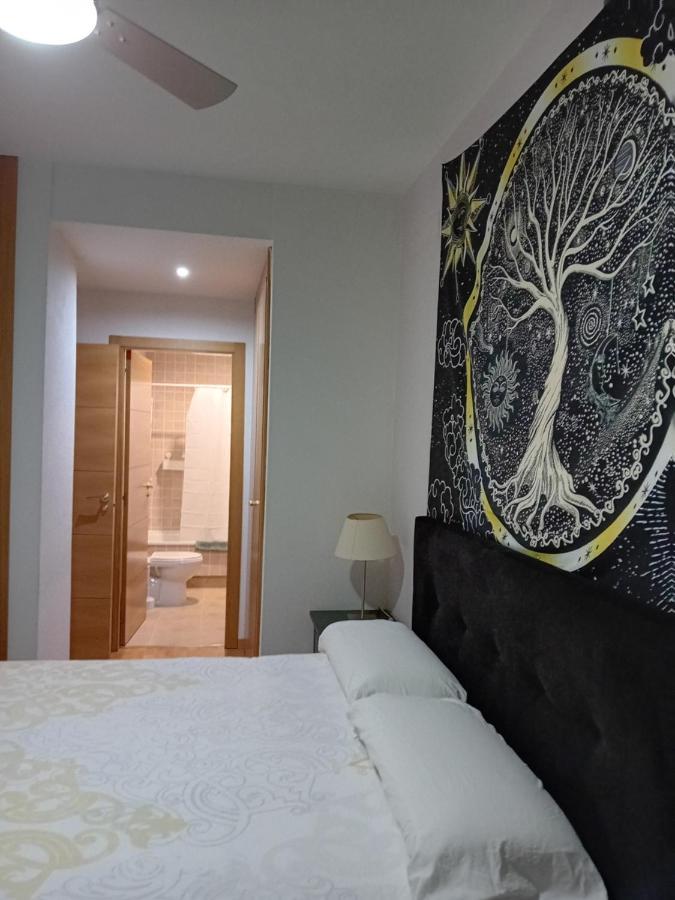 Habitaciones Individuales Wifi Tv Microondas Cerca Del Aeropuerto Madrid Habitacion Grande Wc Privado O Habitacion Pequena Wc Compartido Muy Tranquilas Bien Comunicadas Tren Metro Bus Facil Aparcamiento San Sebastián de los Reyes Exterior foto