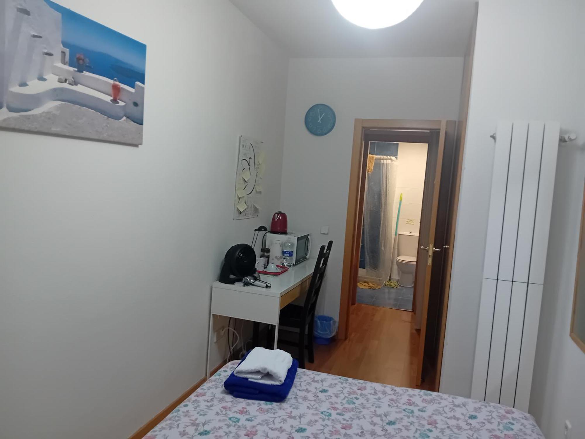 Habitaciones Individuales Wifi Tv Microondas Cerca Del Aeropuerto Madrid Habitacion Grande Wc Privado O Habitacion Pequena Wc Compartido Muy Tranquilas Bien Comunicadas Tren Metro Bus Facil Aparcamiento San Sebastián de los Reyes Exterior foto
