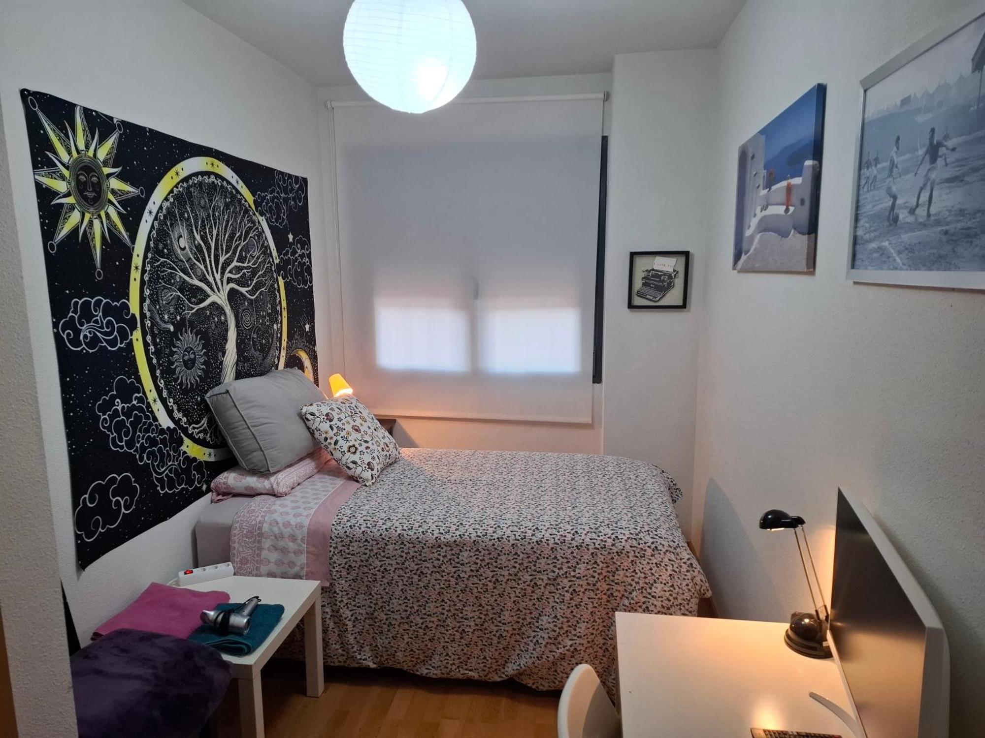 Habitaciones Individuales Wifi Tv Microondas Cerca Del Aeropuerto Madrid Habitacion Grande Wc Privado O Habitacion Pequena Wc Compartido Muy Tranquilas Bien Comunicadas Tren Metro Bus Facil Aparcamiento San Sebastián de los Reyes Exterior foto